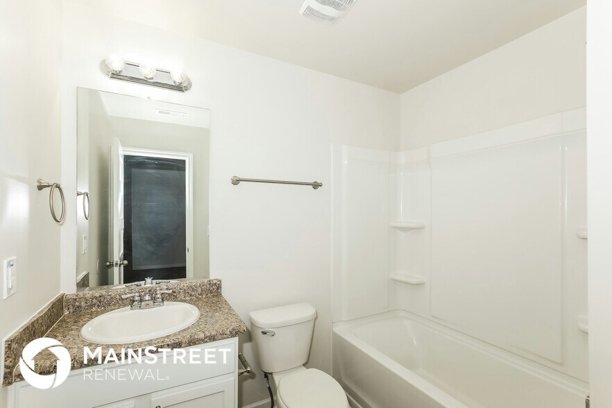 Building Photo - 573 Emporia Loop