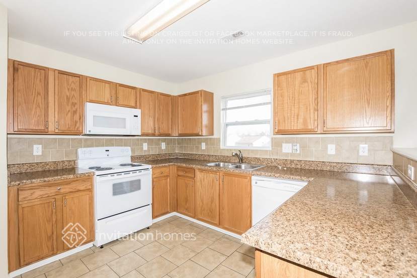 Building Photo - 1536 April Knoll Ct