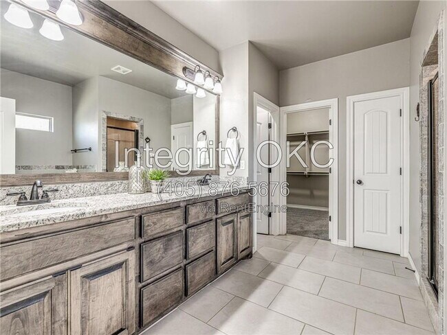 Building Photo - 16012 Redstem Wy