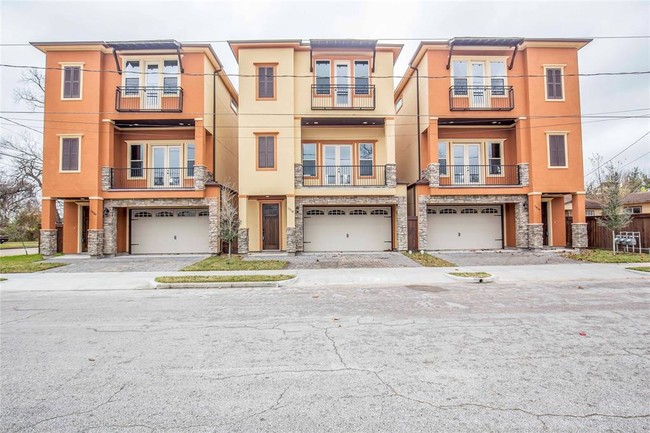 Primary Photo - 1516 Amundsen St
