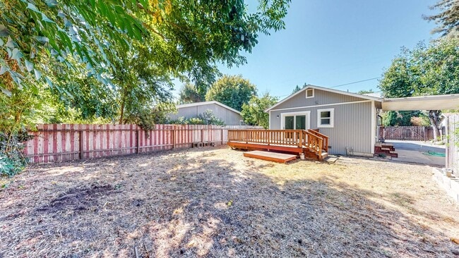 Building Photo - Charming 1 bedroom 1 bath Single Family home in Healdsburg! Water included!
