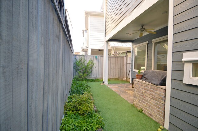 Building Photo - 8610 Ashland Way