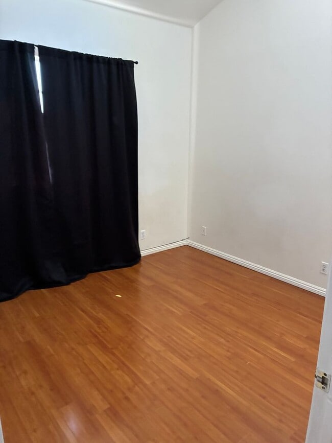 Building Photo - 607Ynez