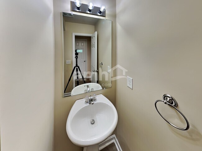 Building Photo - 1040 Fulman Rd