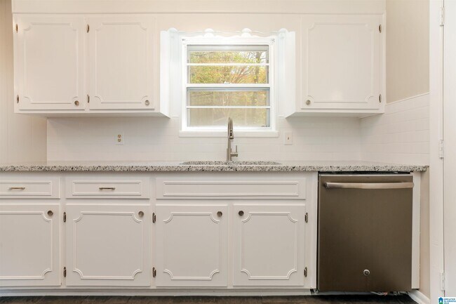 Building Photo - 501 21st Ave S