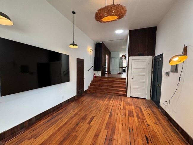 Building Photo - Remodeled 3BR/2BA Oasis with Hot Tub, Saun...