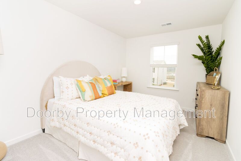 Building Photo - 114 Saddlebred Wy