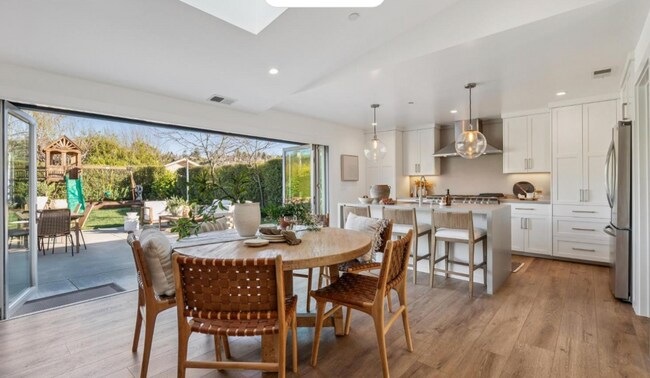 Building Photo - Beautifully remodeled 2BD/2BA single-level home in Tiburon