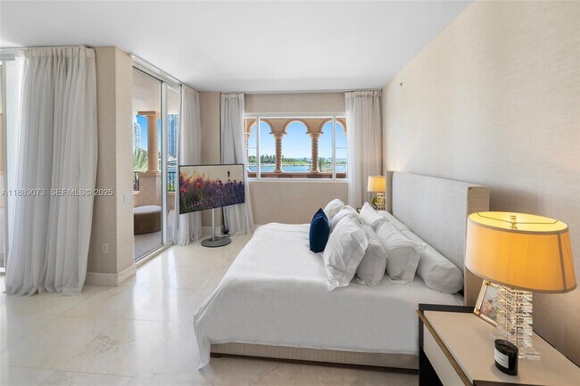 Building Photo - 7133 Fisher Island Dr