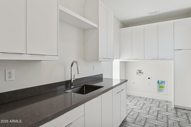 Building Photo - 6306 N 10th Dr