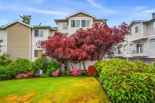 Building Photo - Updated Townhouse in Lynnwood-with Garage ...