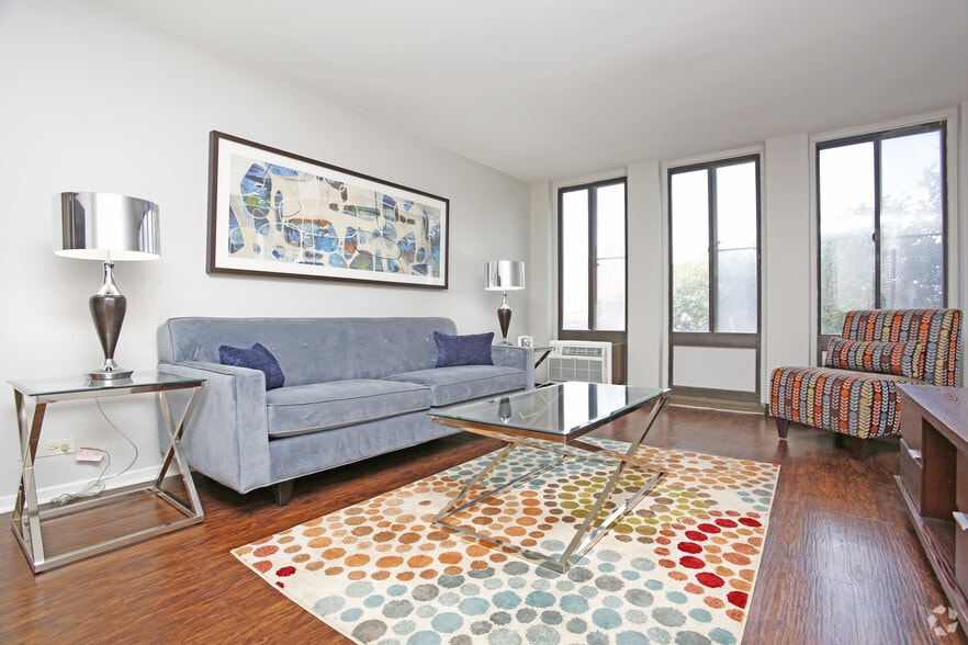 Primary Photo - 7251 At Waters Edge