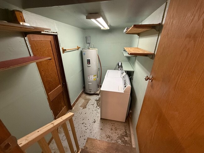 Building Photo - 1940 Ives Way Ln