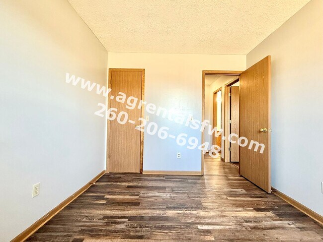 Building Photo - 3 Bedroom House