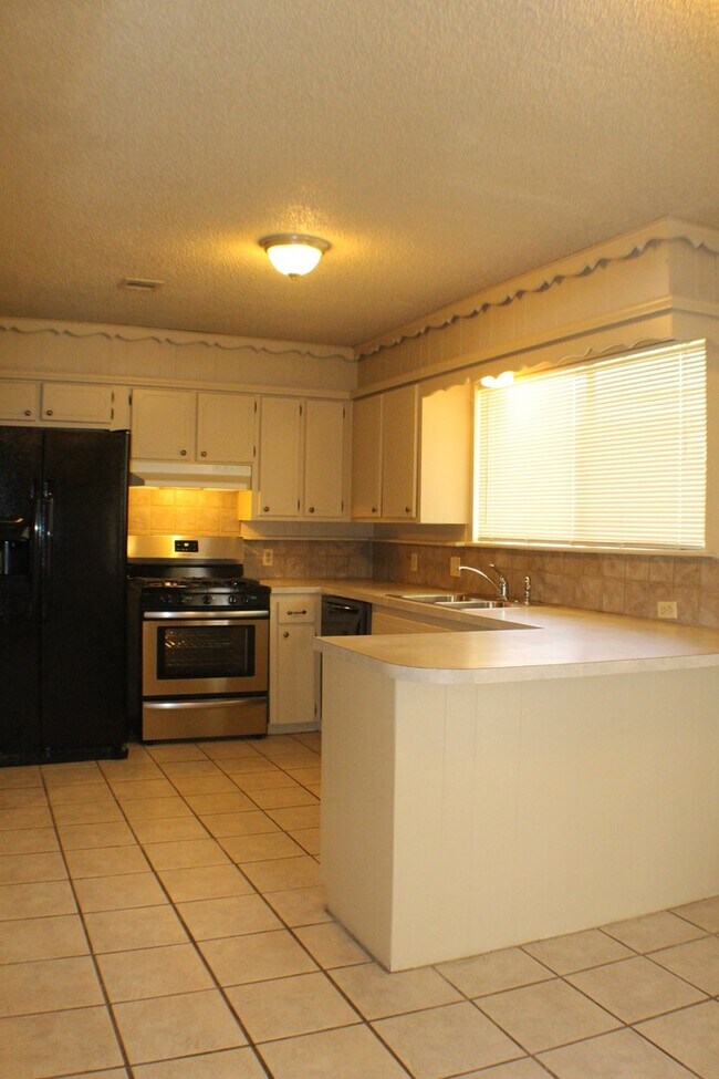 Building Photo - 1312 W Pittsburg St
