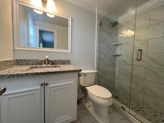 Building Photo - 131 Shore Ct