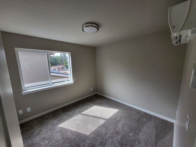 Building Photo - 61570 SE Lucia St