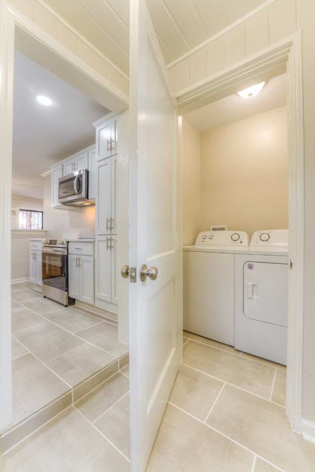 Building Photo - Charming 3-Bedroom Home with Modern Upgrades and Spacious Backyard in a Peaceful Neighborhood