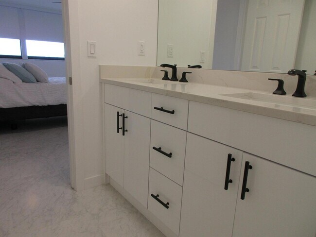 Building Photo - 859 Jeffery St