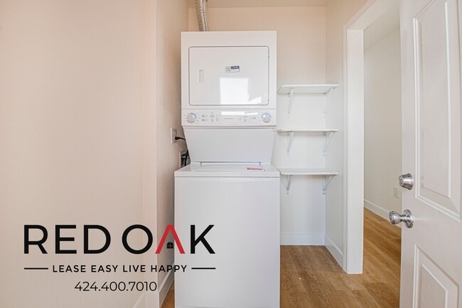 Building Photo - 1611 Oak St