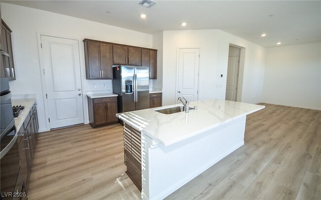 Building Photo - 552 Parkwind Ln