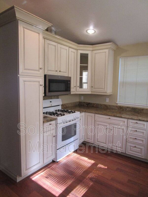 Building Photo - 476 Banning Way