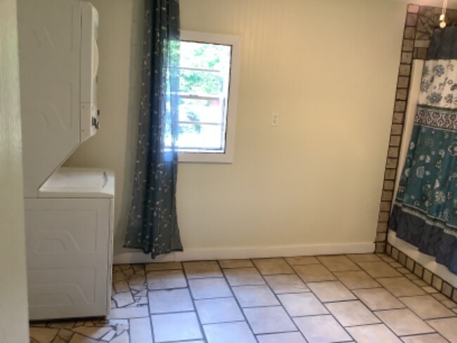 Building Photo - 200 Martin Dr