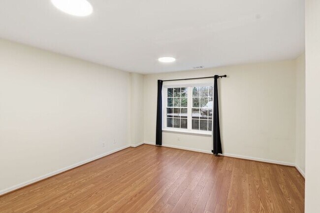 Building Photo - 15663 Viewpoint Cir