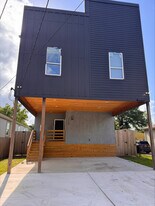 Building Photo - 1126 Reynes St