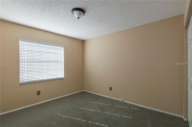 Building Photo - 1021 Breeze Dr