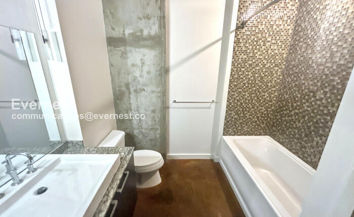 Building Photo - 600 12th Ave S