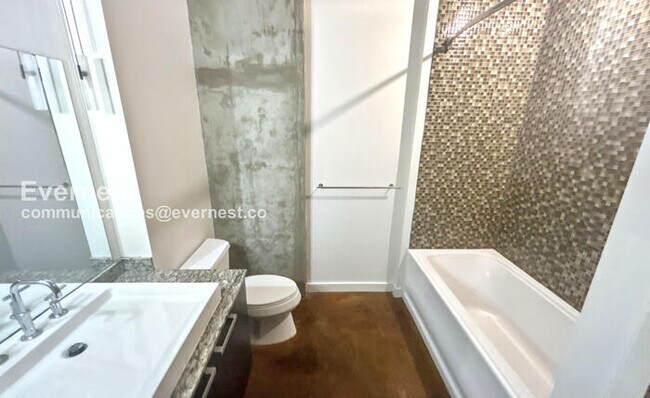 Building Photo - Modern 1-Bedroom Condo with City Views in Prime Nashville Location / Available Now!