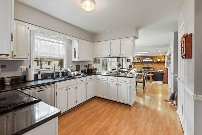 Building Photo - 2131 Silentree Dr