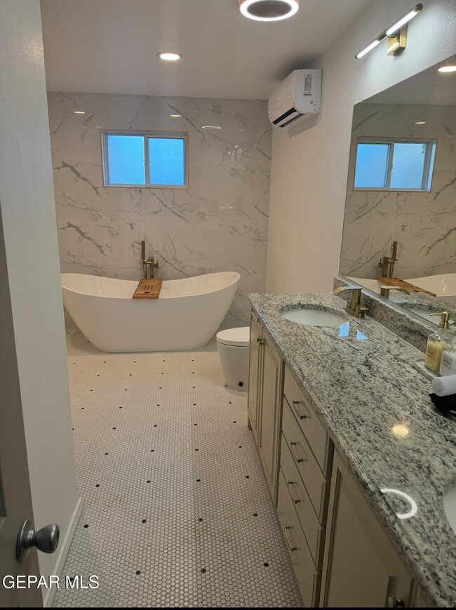 Building Photo - 6437 Dawn Dr