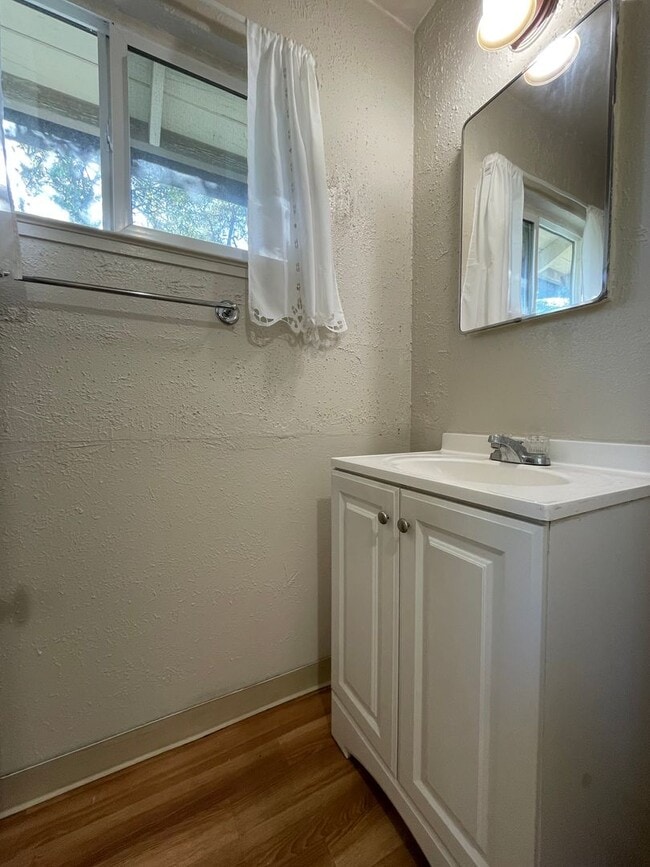 Building Photo - Charming 3-Bedroom Home with Bonus Room an...