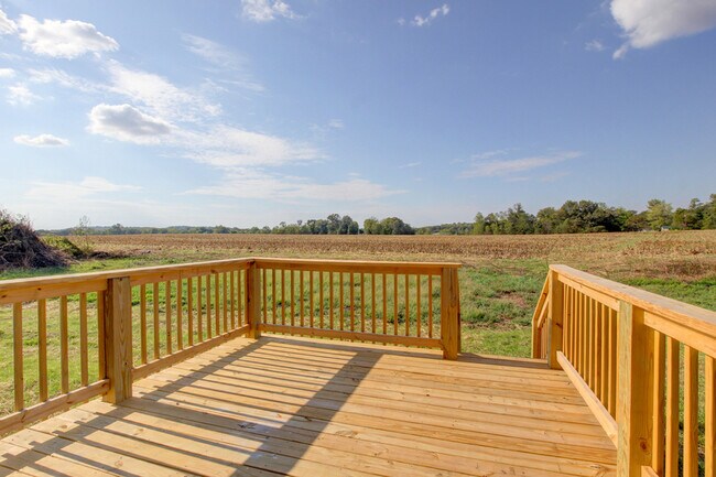 Building Photo - 102 Riverbend Dr