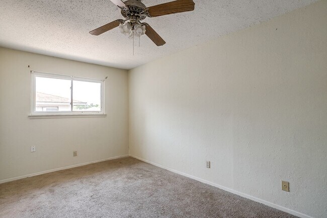 Building Photo - One side of 2 story duplex available-  3 b...