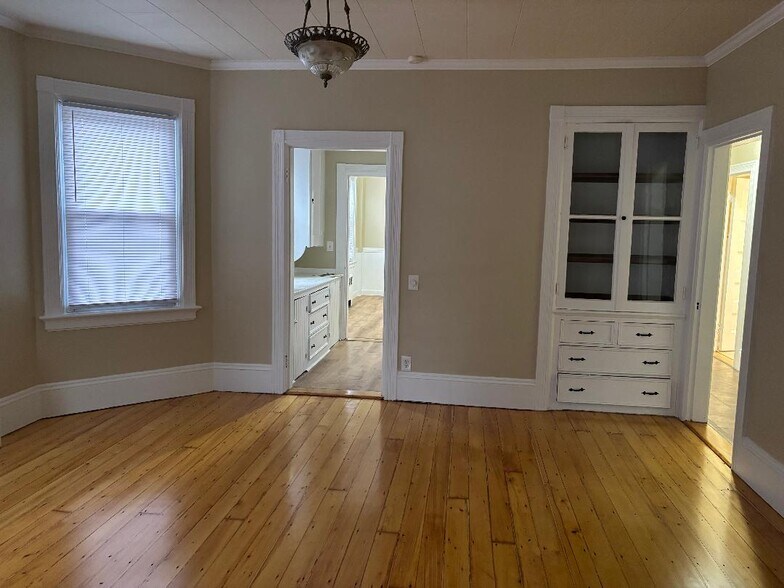 Building Photo - 51 Hamlin St