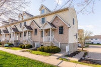 Building Photo - 215 W Cortland Center Rd
