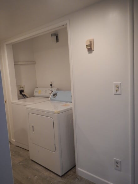 Building Photo - 540 Kelton Ave