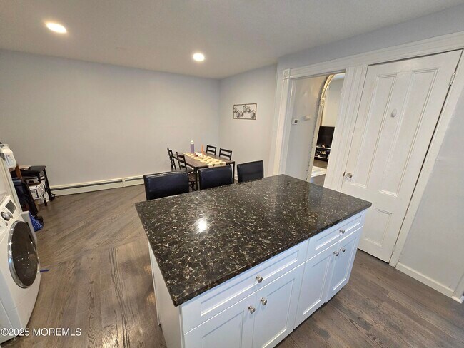 Building Photo - 305 3rd Ave