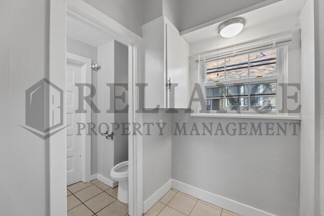 Building Photo - 3325 Victor Pl