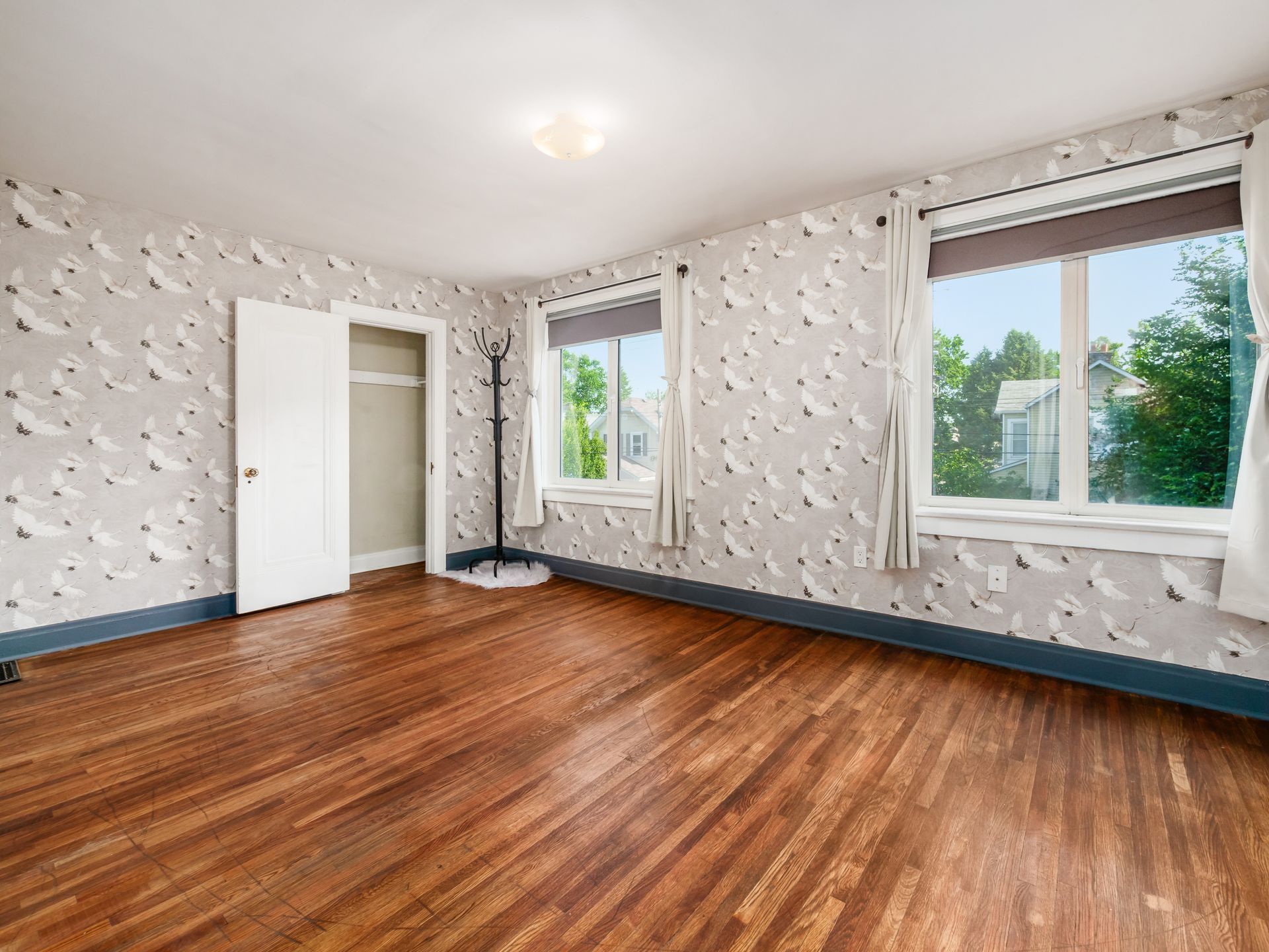 Building Photo - 211 E Jenkins Ave