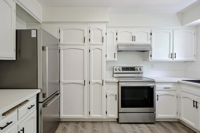Building Photo - 4800 Williamsburg Ln