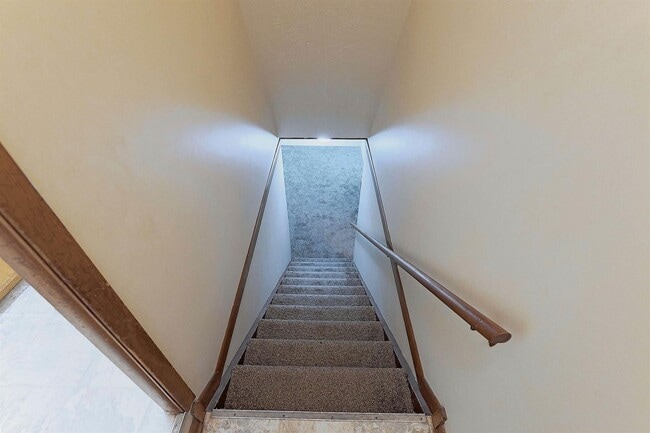 Building Photo - 375 S 44th St