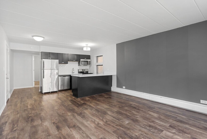 Building Photo - 6007 N Kenmore Ave