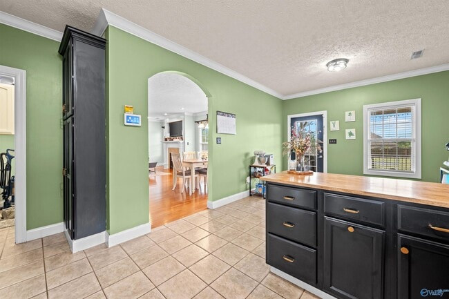 Building Photo - 25850 Iron Gate Dr