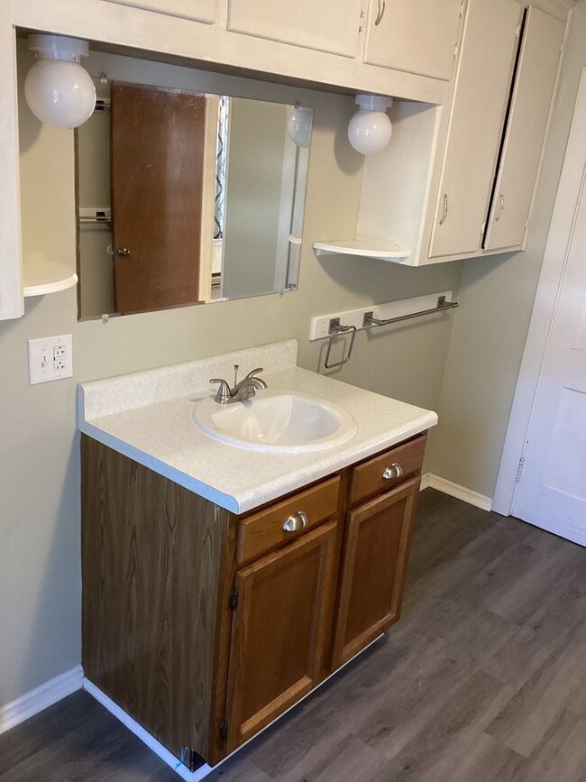 Building Photo - 319 Fairview Ave