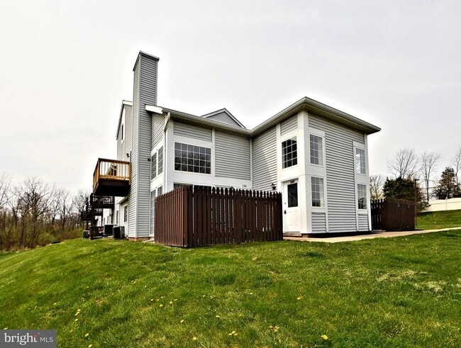 Building Photo - 122 Wheatsheaf Ln