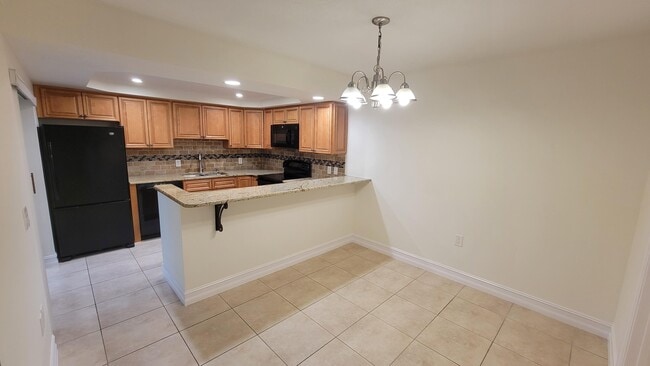 Building Photo - 606 6th Ln